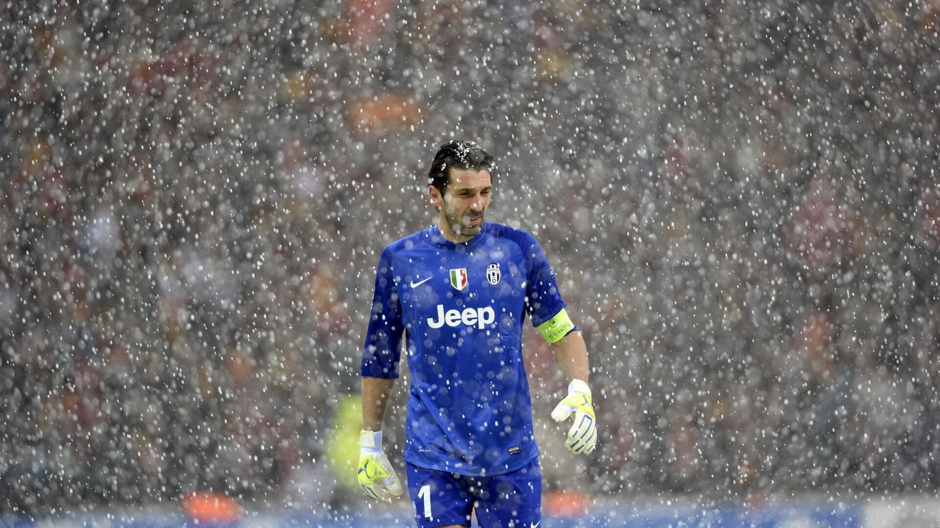 一代神锋亲身指导！范佩西率费耶诺德领跑荷甲，上田绮世11场轰13球